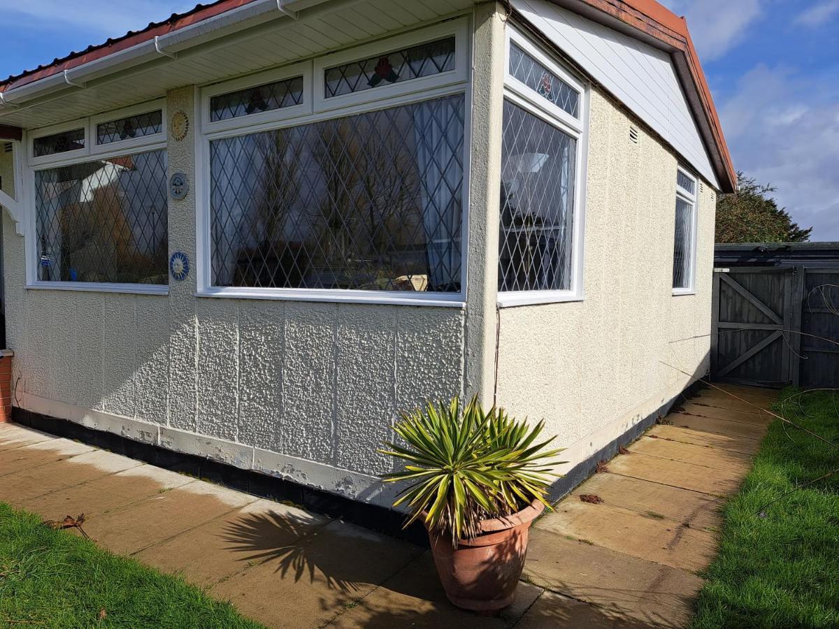 Beach & Tonic Beachside Chalet Humberston 외부 사진