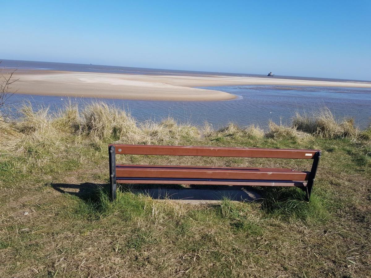 Beach & Tonic Beachside Chalet Humberston 외부 사진
