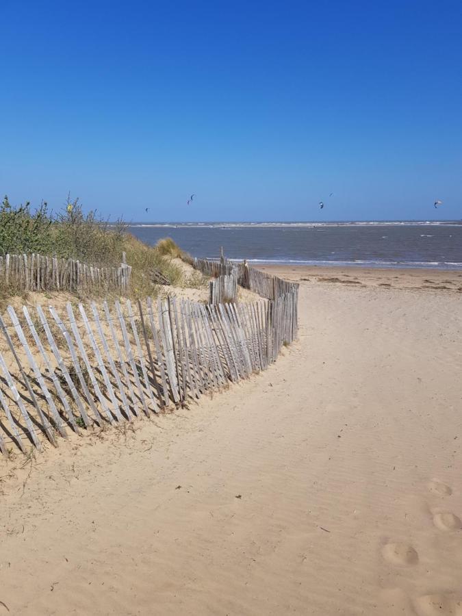Beach & Tonic Beachside Chalet Humberston 외부 사진